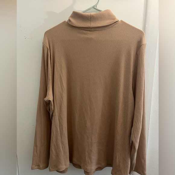 Tan/beige Turtleneck - Picture 2 of 4